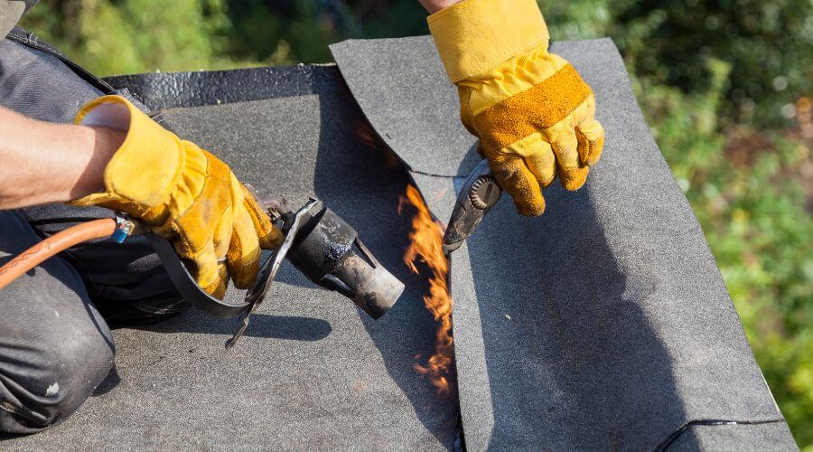 Professional gutter cleaning in Lockhart, AL